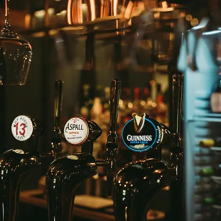 Hare And Hounds 4*